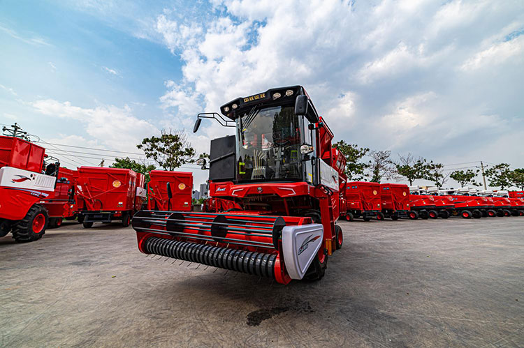 河南省450萬臺套農(nóng)機(jī)助“三秋” 加大花生和玉米機(jī)收推廣力度 23.jpg