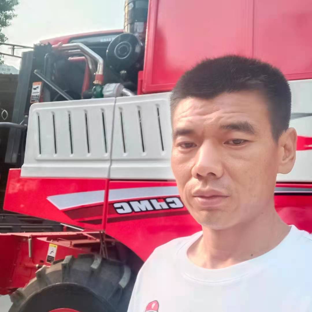 從機(jī)手到月入30萬的老板,你或許就差一臺鄭州中聯(lián)花生收