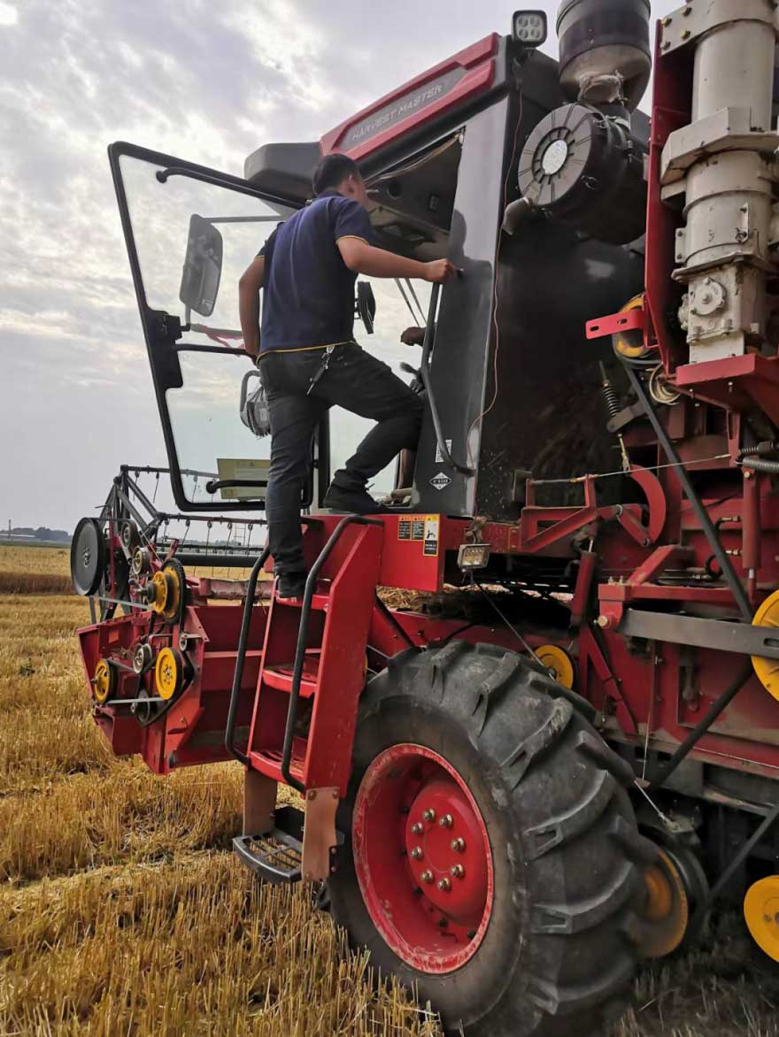 中聯(lián)收獲向一線(xiàn)廣大農(nóng)機(jī)服務(wù)人員致敬 3.jpg