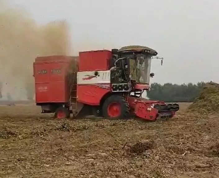 劉為民:50歲投身農(nóng)機(jī)行業(yè),養(yǎng)中聯(lián)收獲花生機(jī),幫他月入十幾萬(wàn) 708.jpg