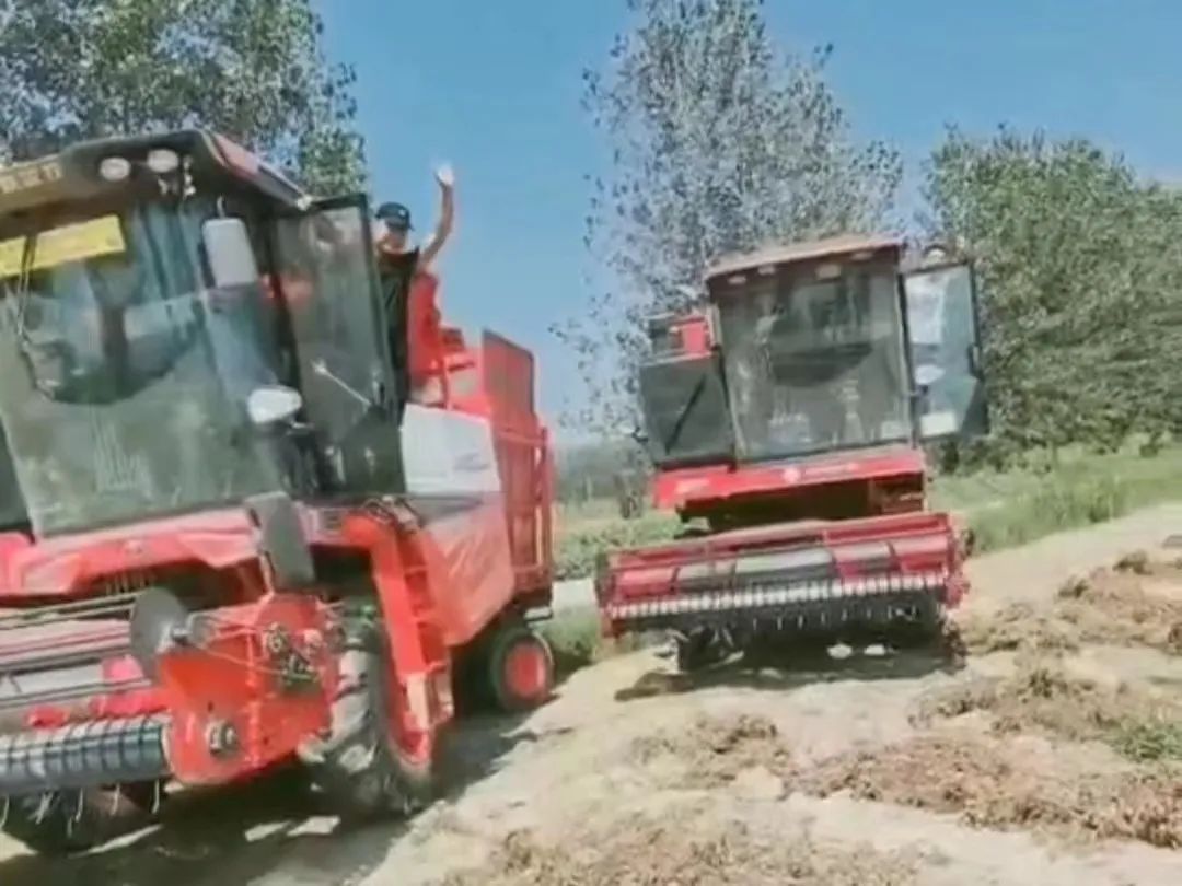 常立赫:跨區(qū)服務(wù)隊(duì)隊(duì)長(zhǎng)的致富秘訣 814-2.jpg