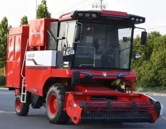 中聯(lián)收獲唐山用戶王超:跨區(qū)作業(yè)不用愁 售后服務(wù)“一條龍” 921-2.jpg